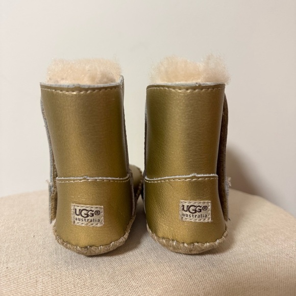 UGG Australia Cassie Gold Metallic Baby Booties (US 0/1) - Picture 4 of 8